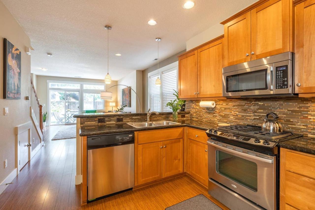 Modern Home, Four Bedrooms, King Beds Tigard Zewnętrze zdjęcie