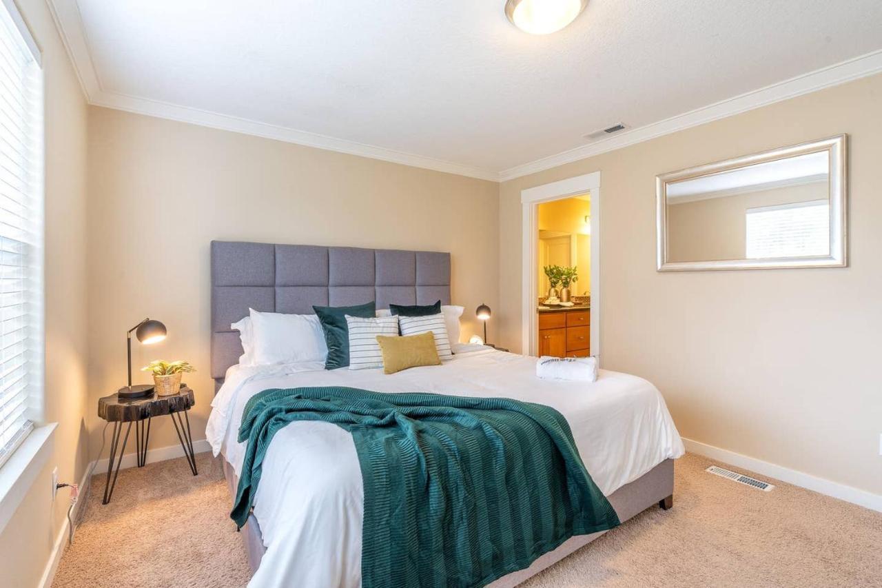 Modern Home, Four Bedrooms, King Beds Tigard Zewnętrze zdjęcie